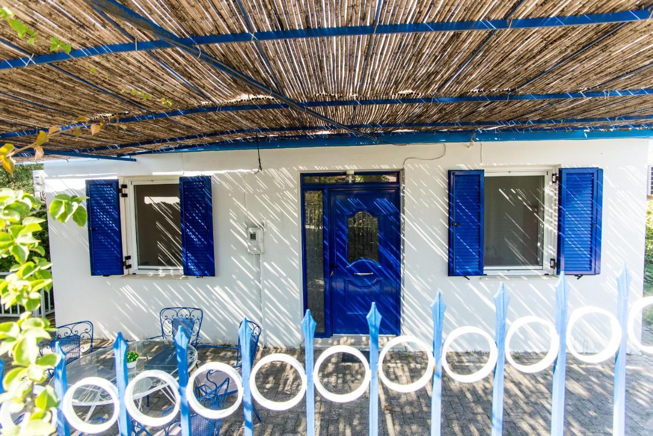 Blue White Apartments - Kefallonia Poolside Retreats Спартия Экстерьер фото
